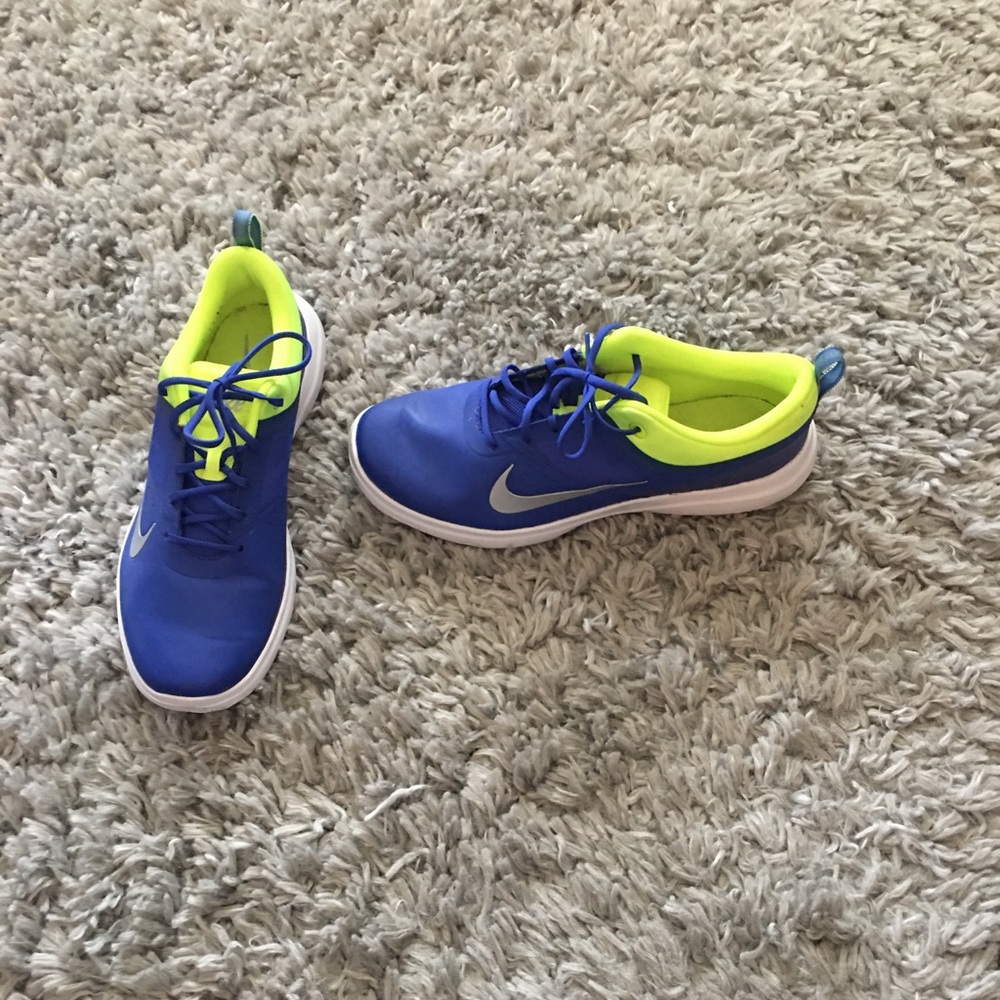 Size 8 Women’s Nike Golf Shoes